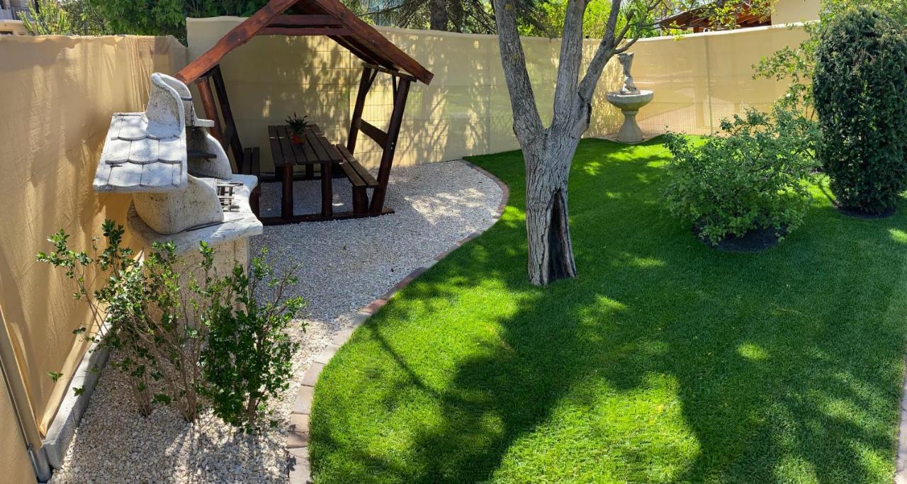 Villa Relax Apartman Гардонь Екстер'єр фото